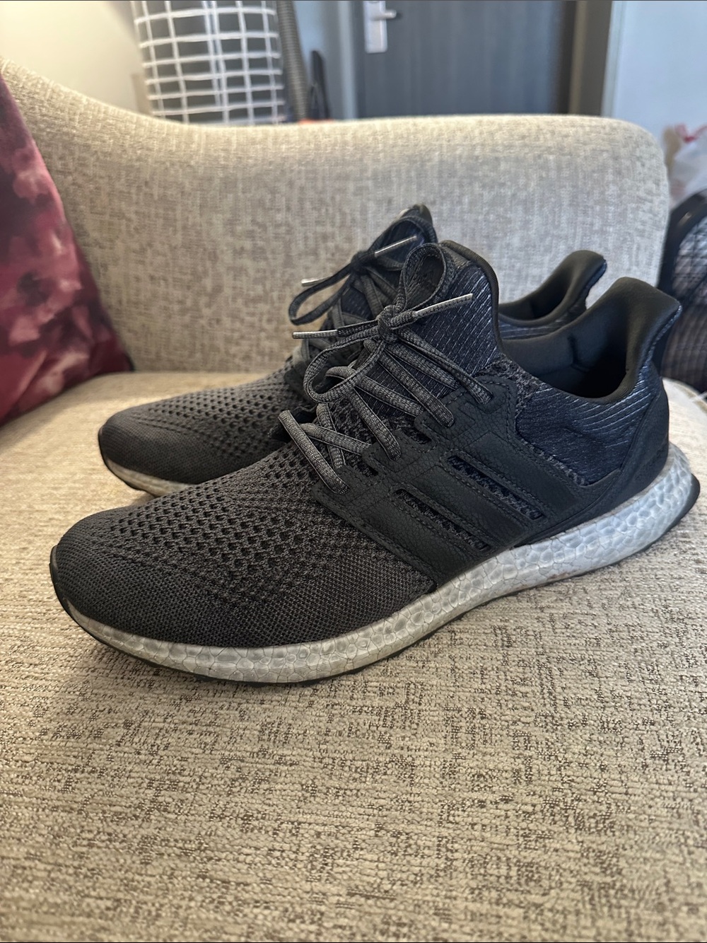 Adidas Ultraboost Men’s Black Knit Running Shoes with Gray Midsole Size 11